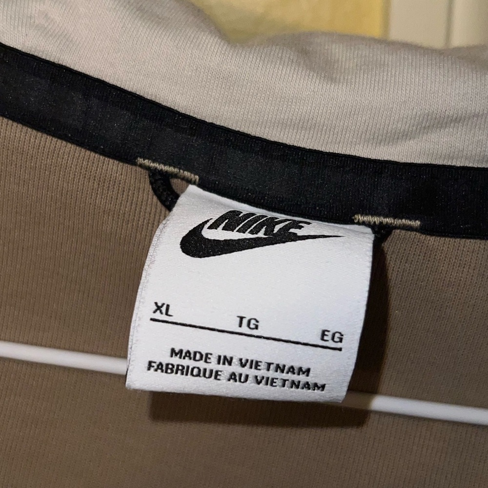 Nike Sportswear Tech Fleece Tan White Active Zip Up Hooded Jacket Size Youth XL - Picture 11 of 13